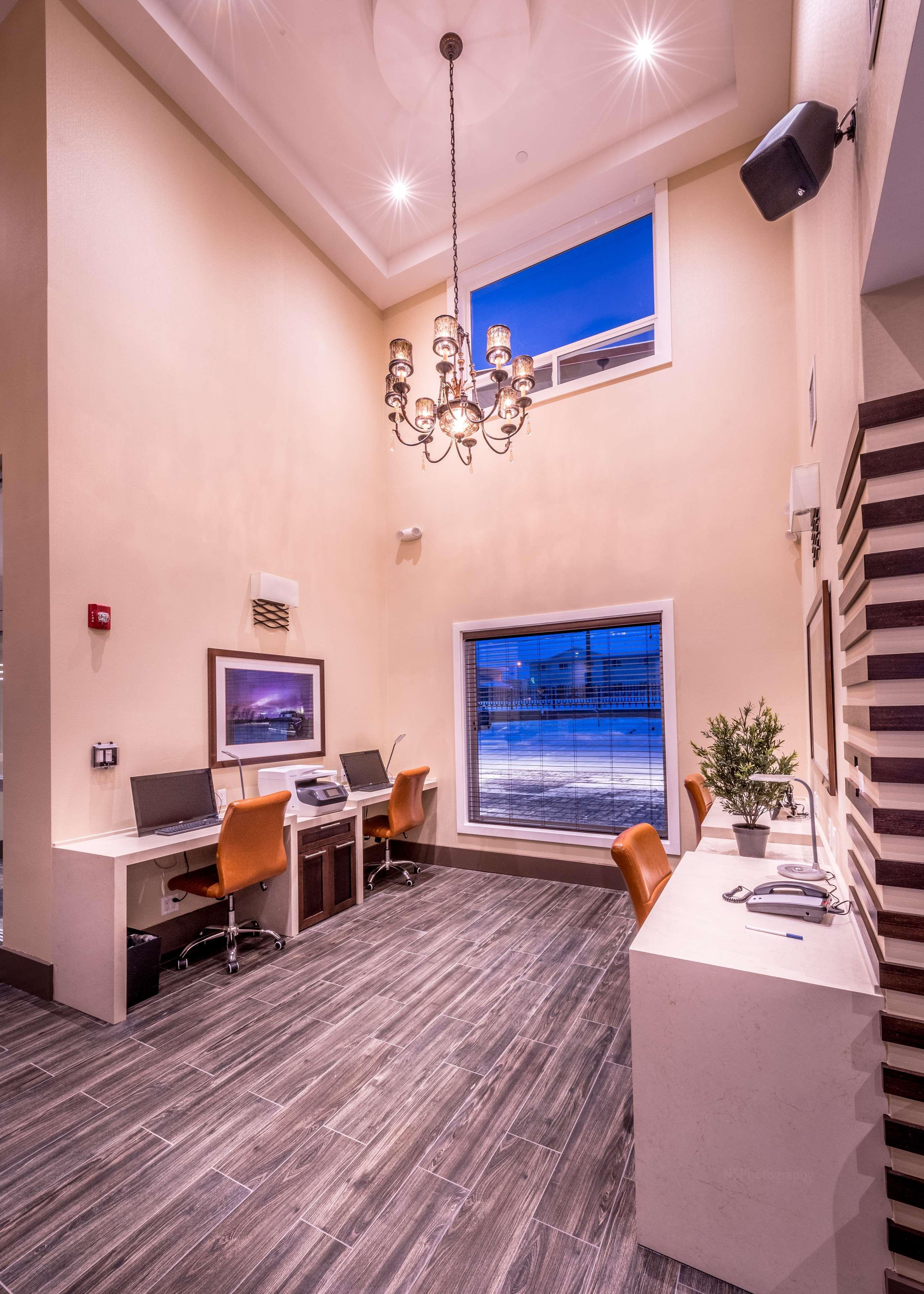 Best Western Plus Chateau Fort St. John Экстерьер фото