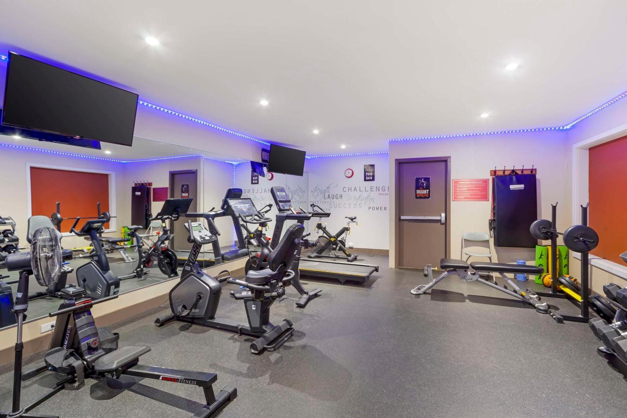 Best Western Plus Chateau Fort St. John Экстерьер фото