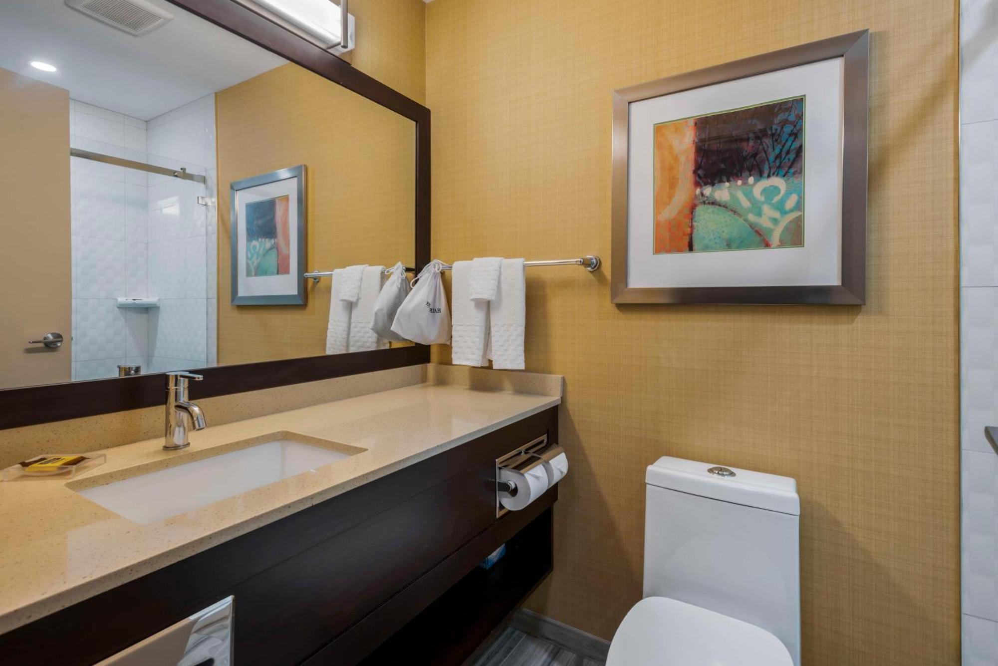 Best Western Plus Chateau Fort St. John Экстерьер фото
