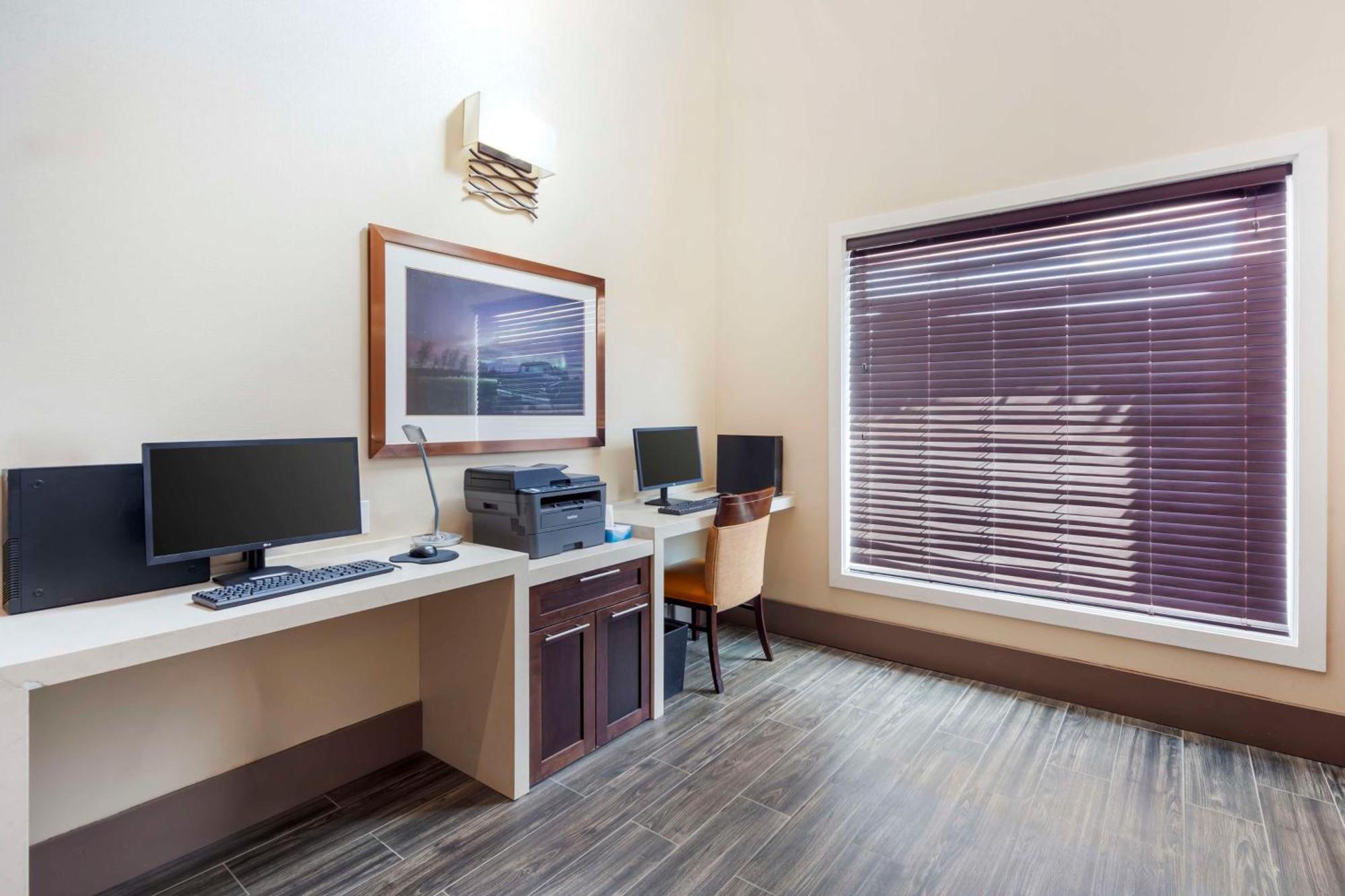 Best Western Plus Chateau Fort St. John Экстерьер фото