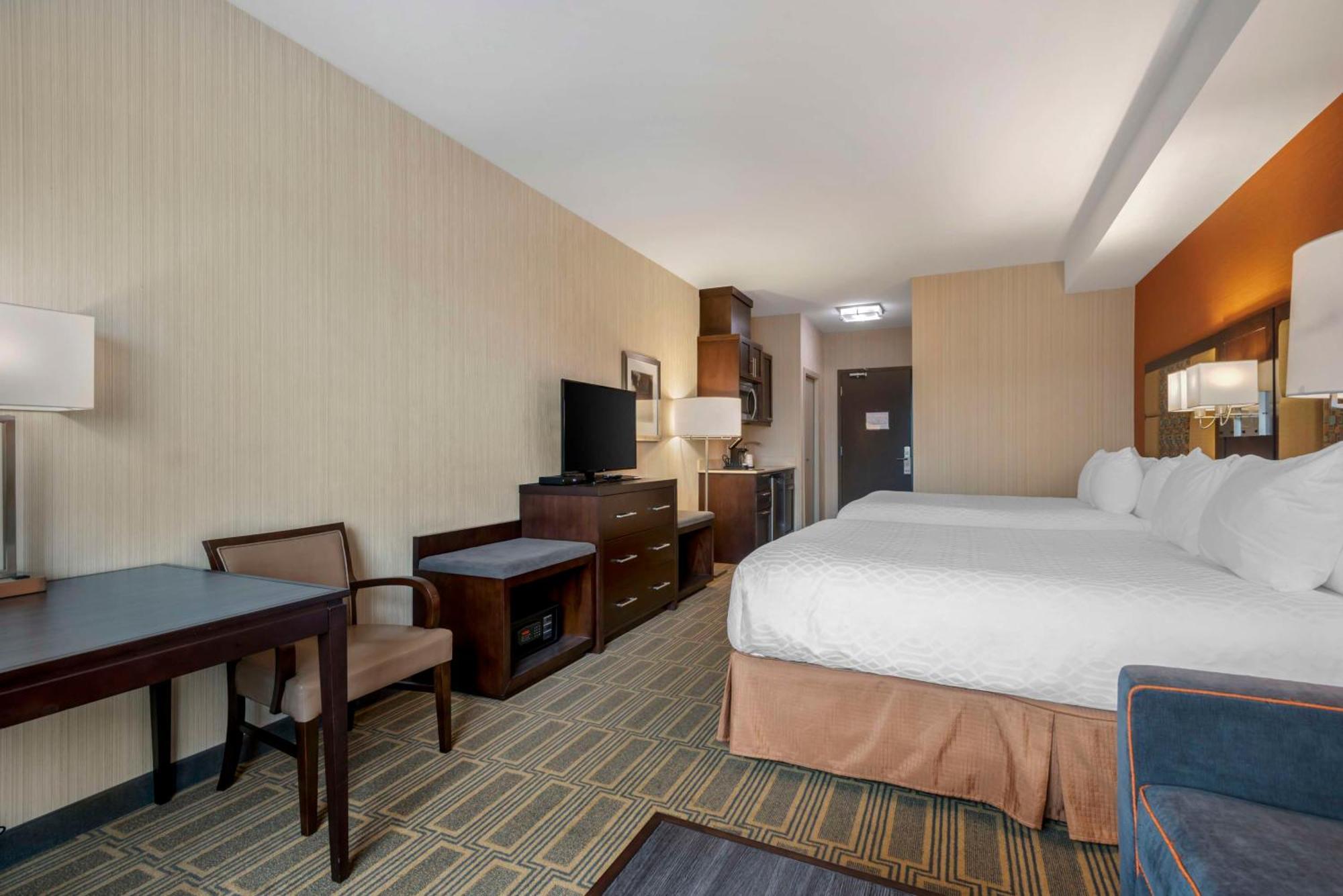 Best Western Plus Chateau Fort St. John Экстерьер фото