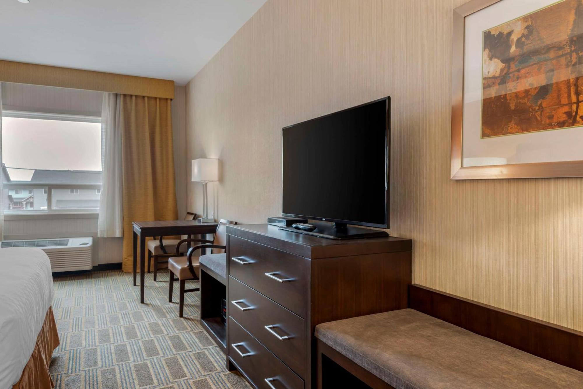 Best Western Plus Chateau Fort St. John Экстерьер фото