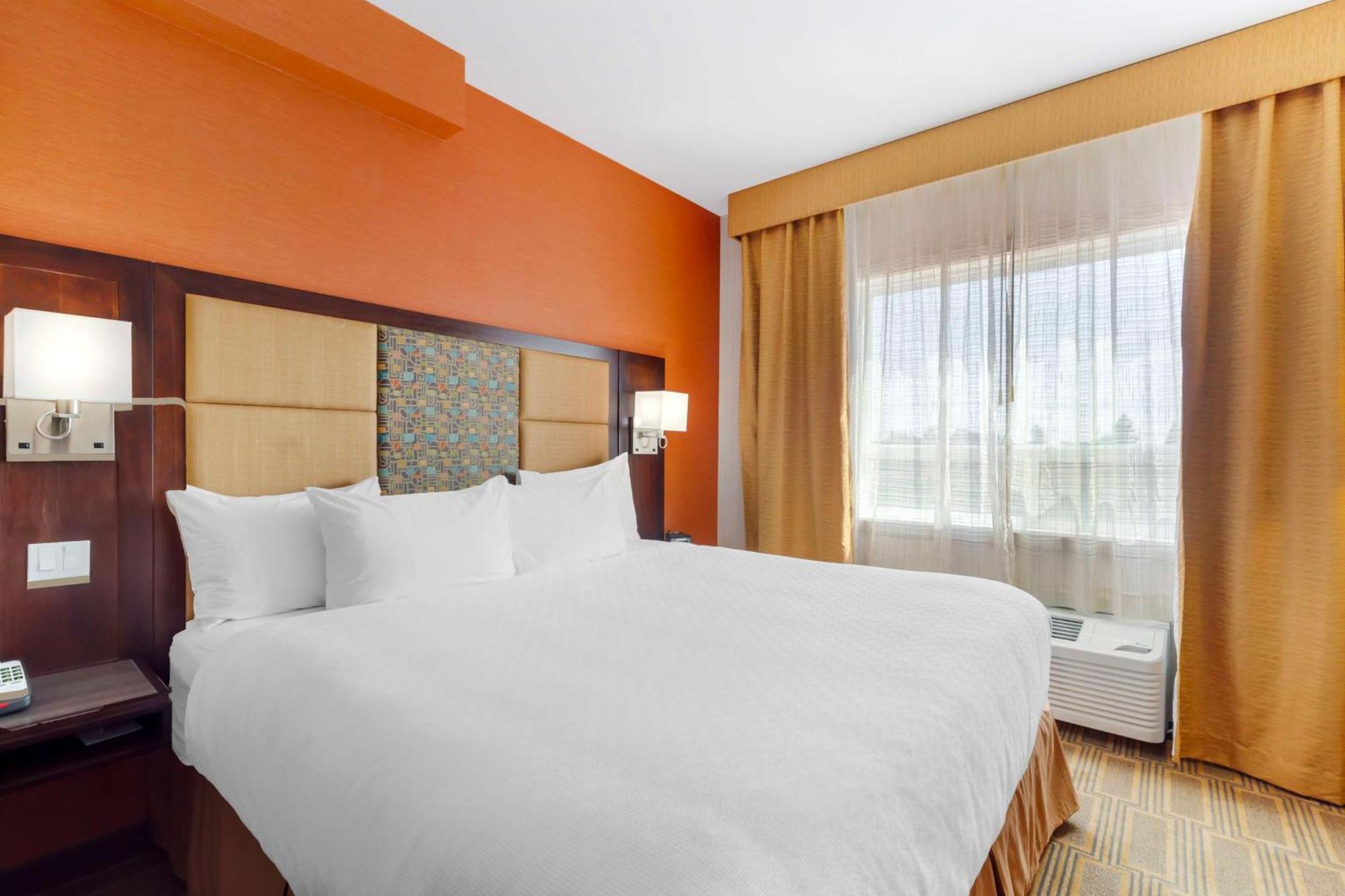 Best Western Plus Chateau Fort St. John Экстерьер фото