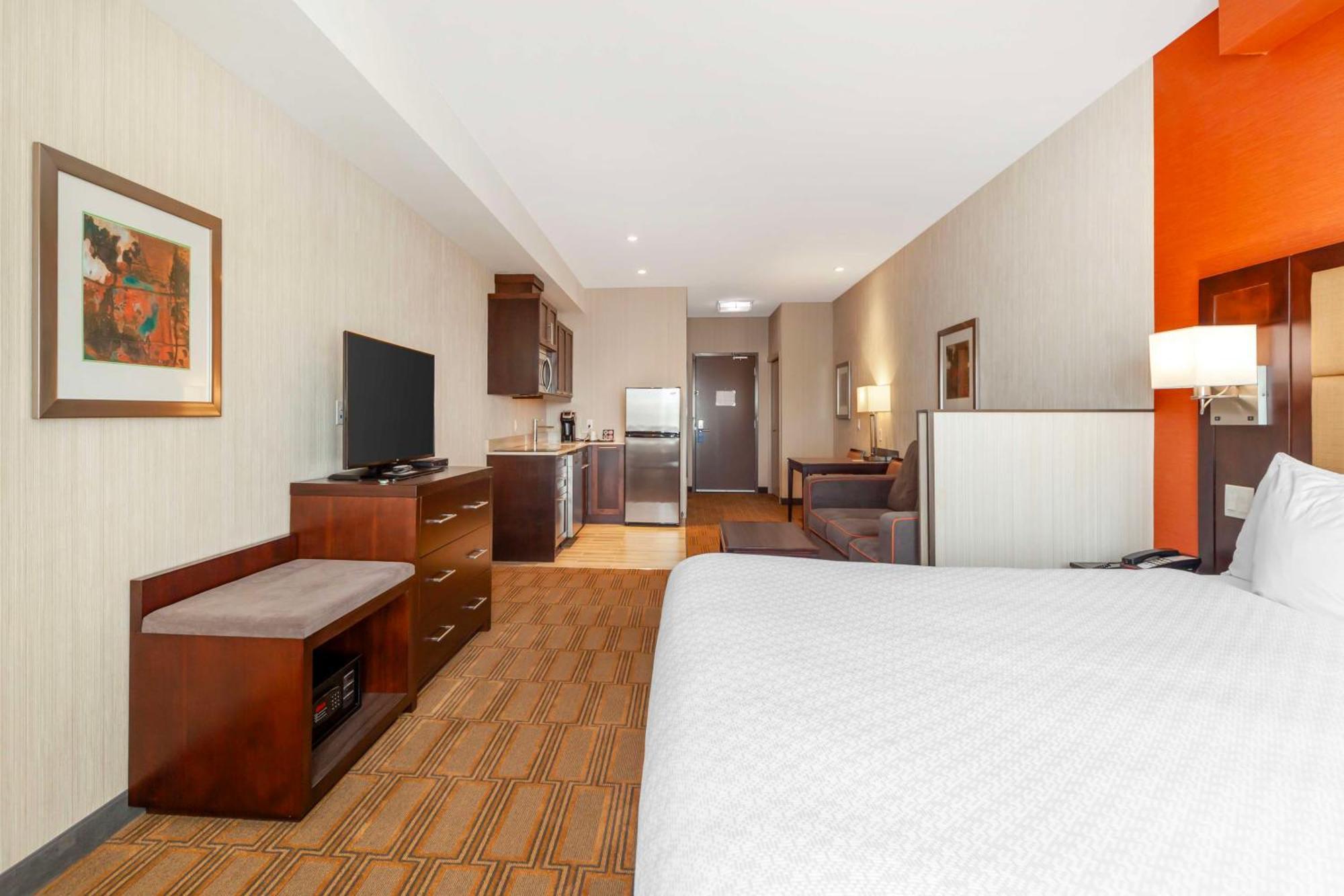 Best Western Plus Chateau Fort St. John Экстерьер фото