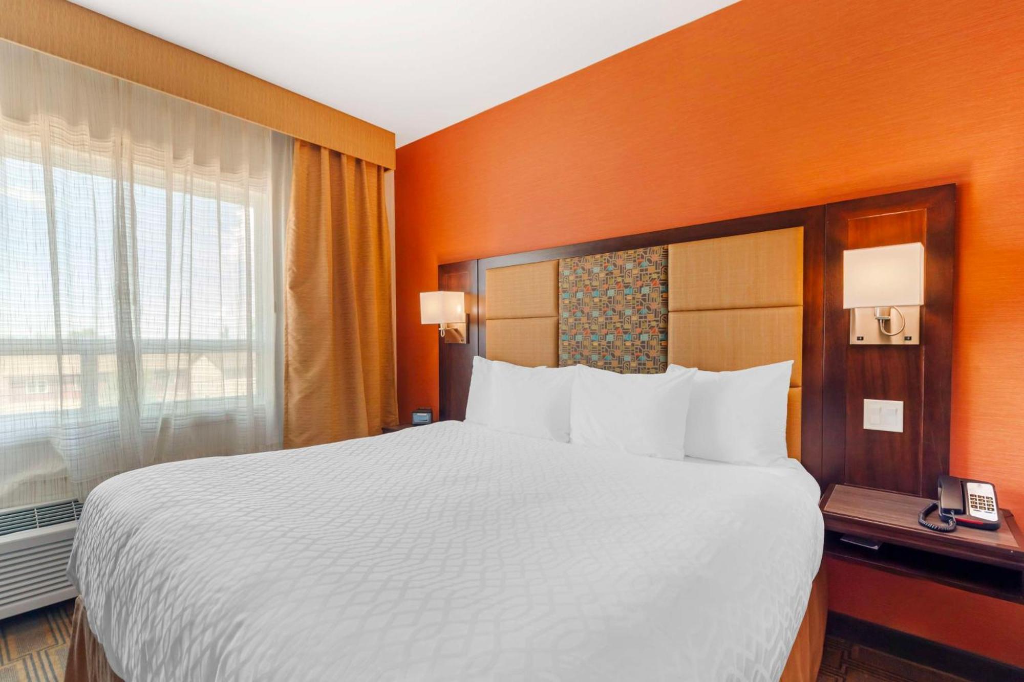 Best Western Plus Chateau Fort St. John Экстерьер фото