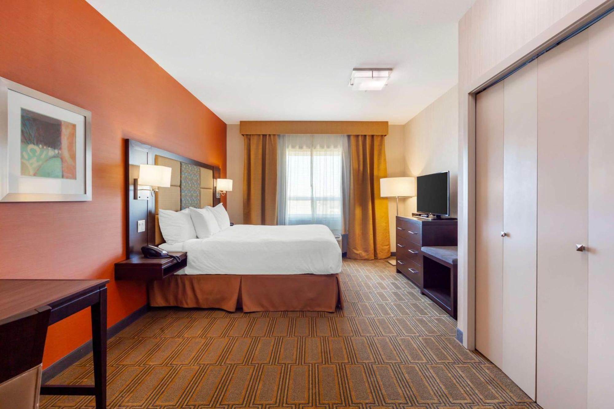 Best Western Plus Chateau Fort St. John Экстерьер фото