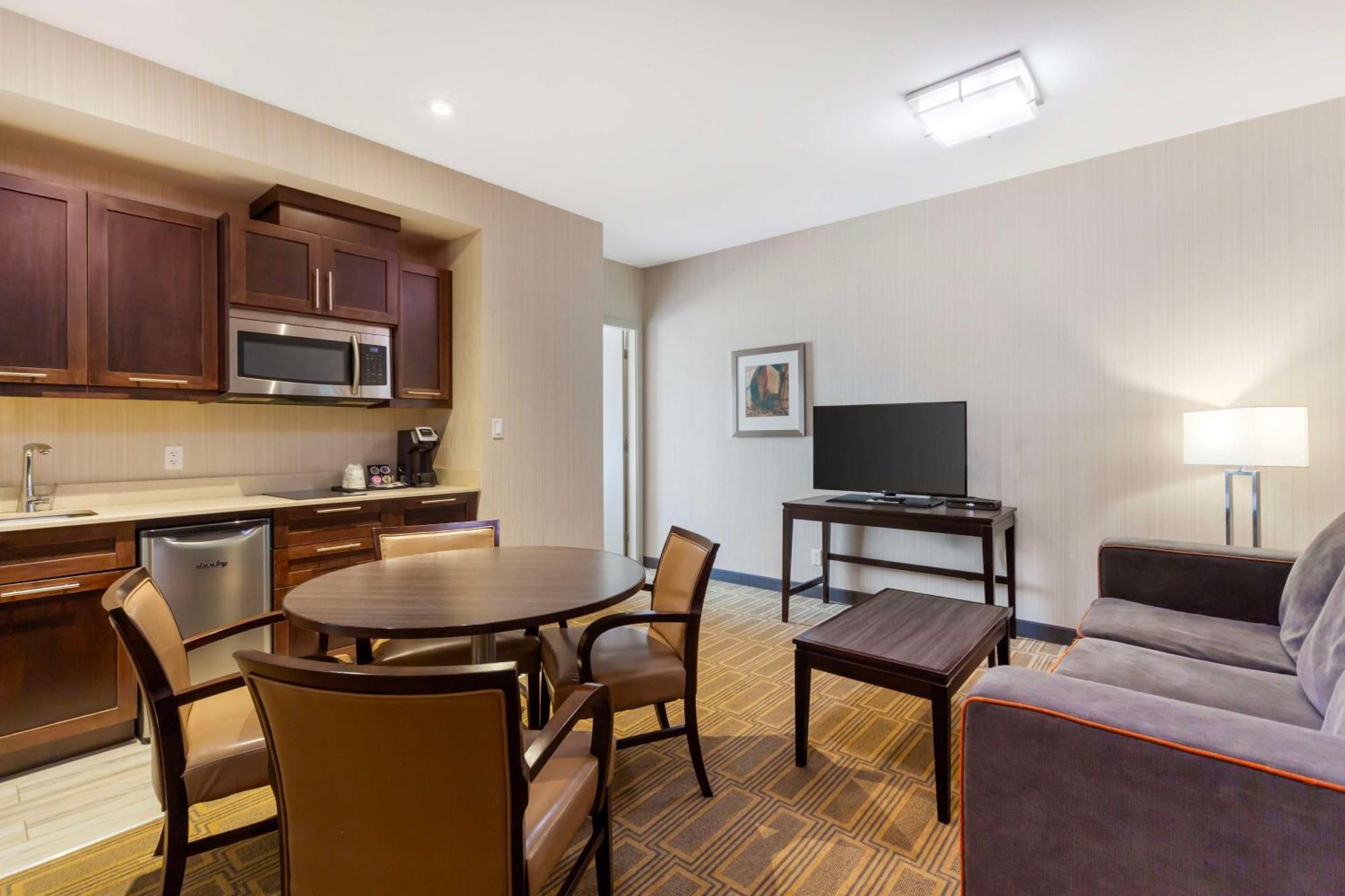 Best Western Plus Chateau Fort St. John Экстерьер фото