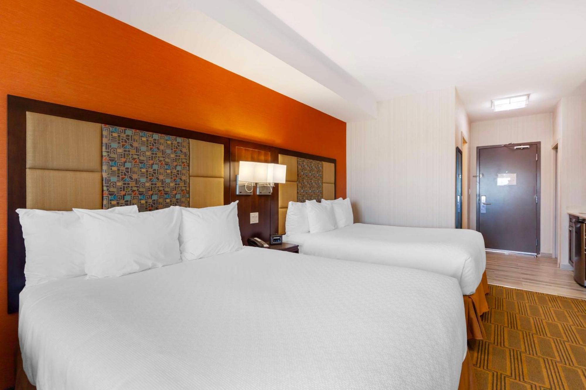 Best Western Plus Chateau Fort St. John Экстерьер фото