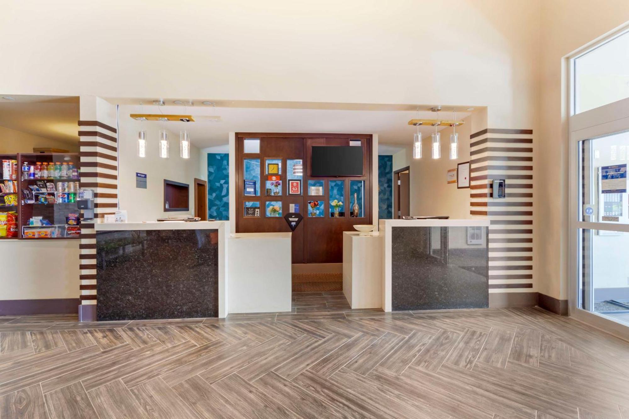 Best Western Plus Chateau Fort St. John Экстерьер фото